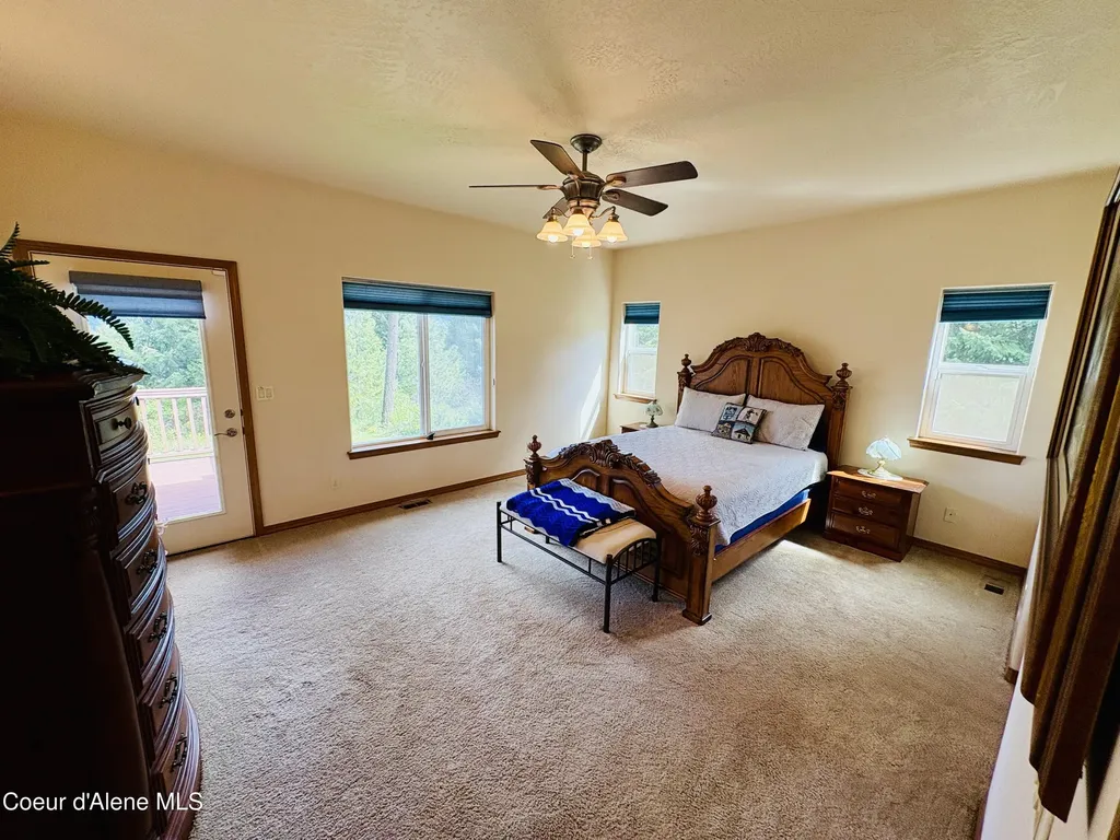 10459 N Summit Loop Hauser ID 83854