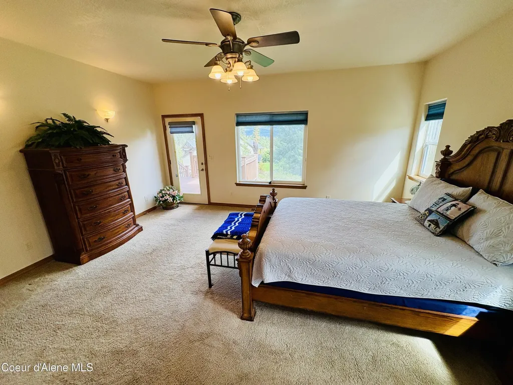 10459 N Summit Loop Hauser ID 83854
