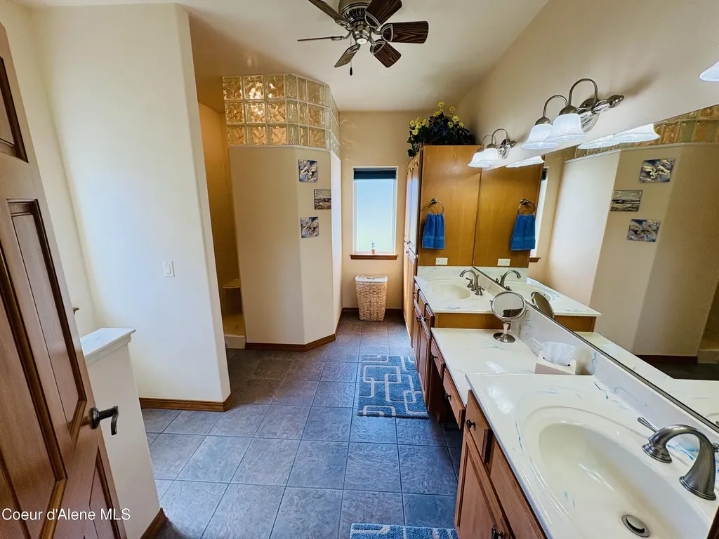 10459 N Summit Loop Hauser ID 83854