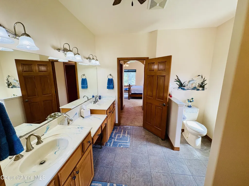 10459 N Summit Loop Hauser ID 83854