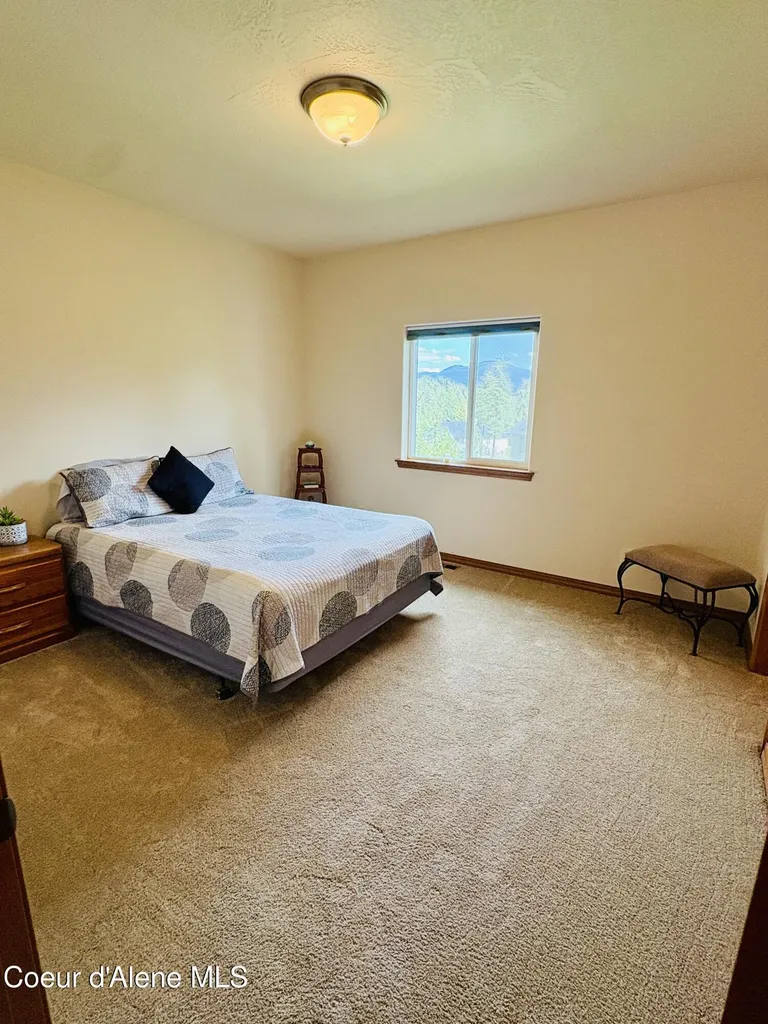 10459 N Summit Loop Hauser ID 83854