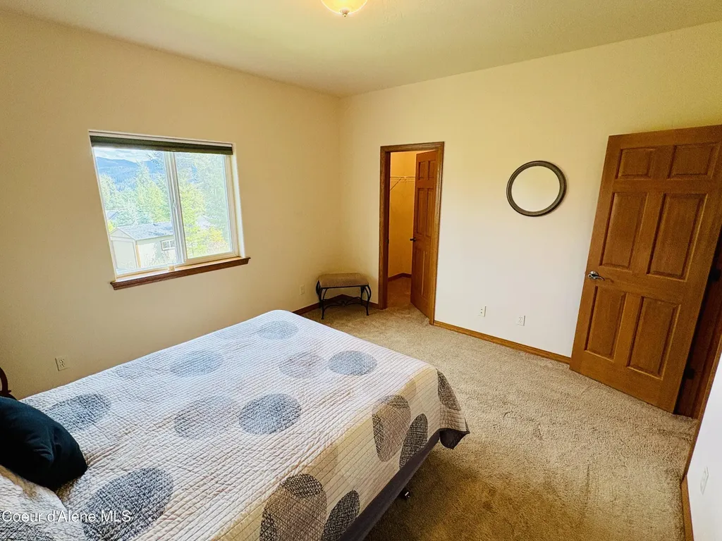 10459 N Summit Loop Hauser ID 83854