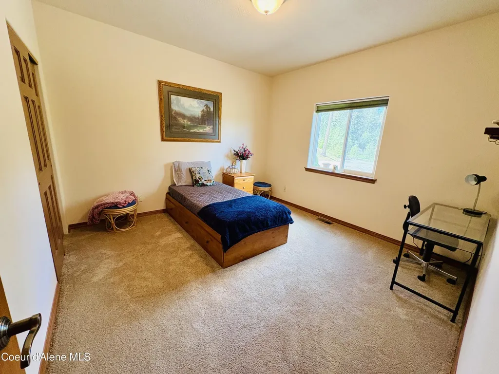 10459 N Summit Loop Hauser ID 83854
