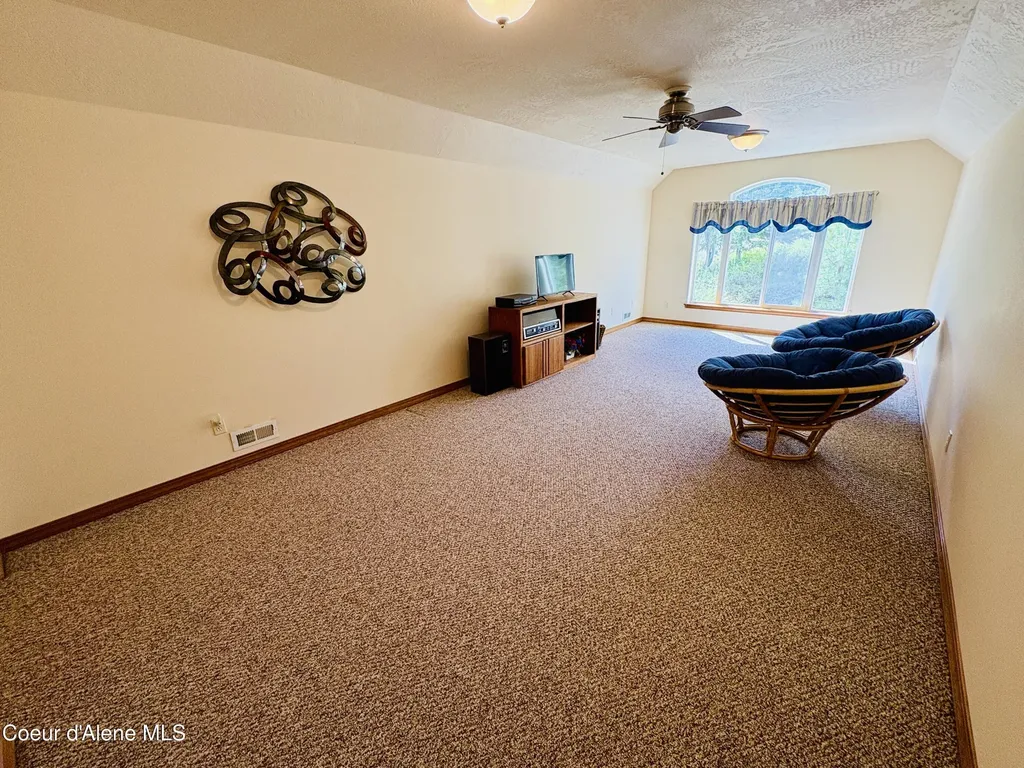 10459 N Summit Loop Hauser ID 83854