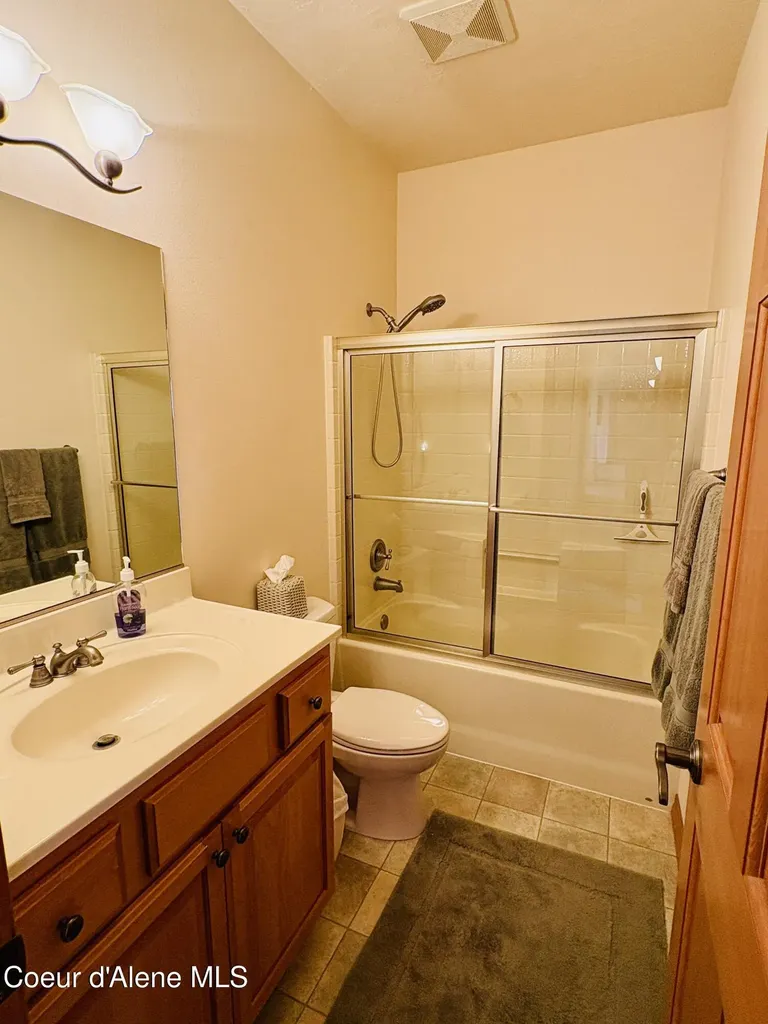 10459 N Summit Loop Hauser ID 83854