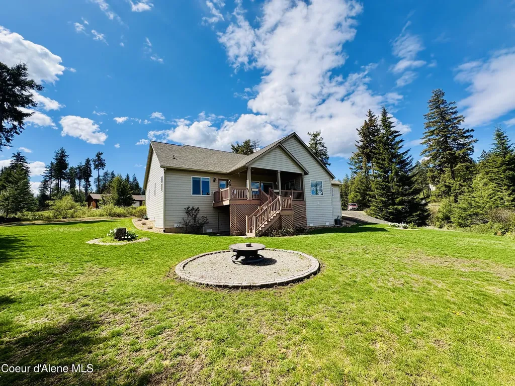 10459 N Summit Loop Hauser ID 83854