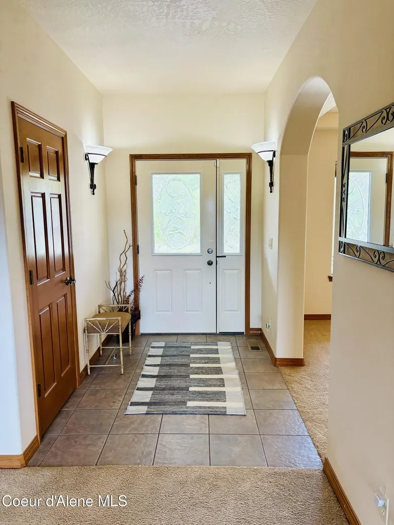 10459 N Summit Loop Hauser ID 83854