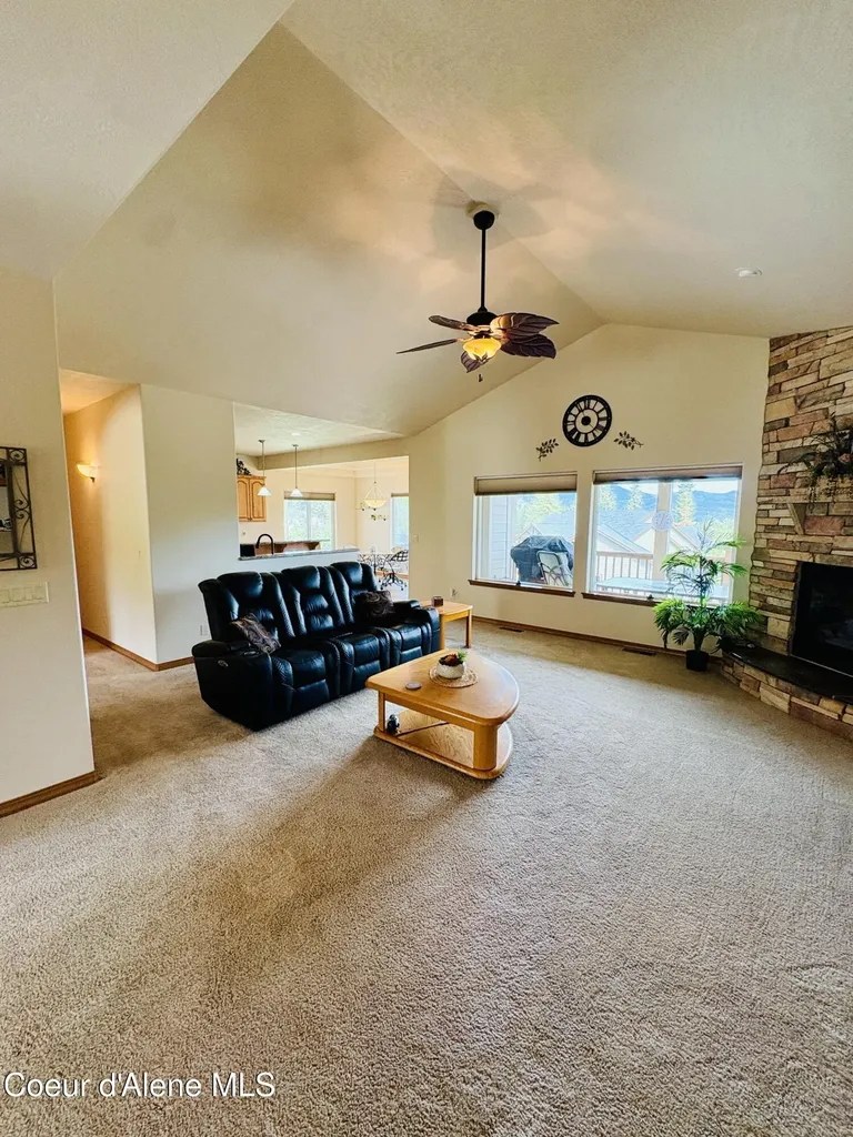 10459 N Summit Loop Hauser ID 83854