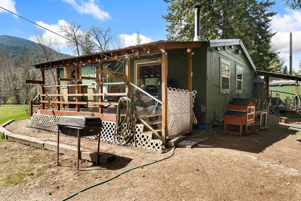 3464 Upper Pack River Road Sandpoint ID 83864
