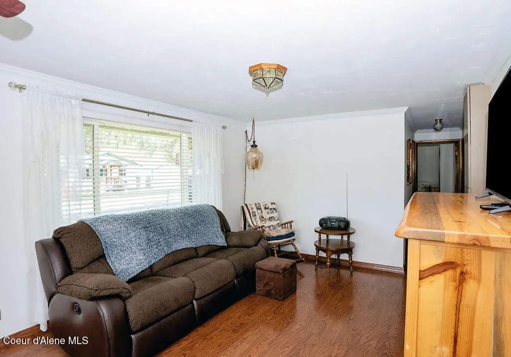 407 S 5th Street Pinehurst ID 83850
