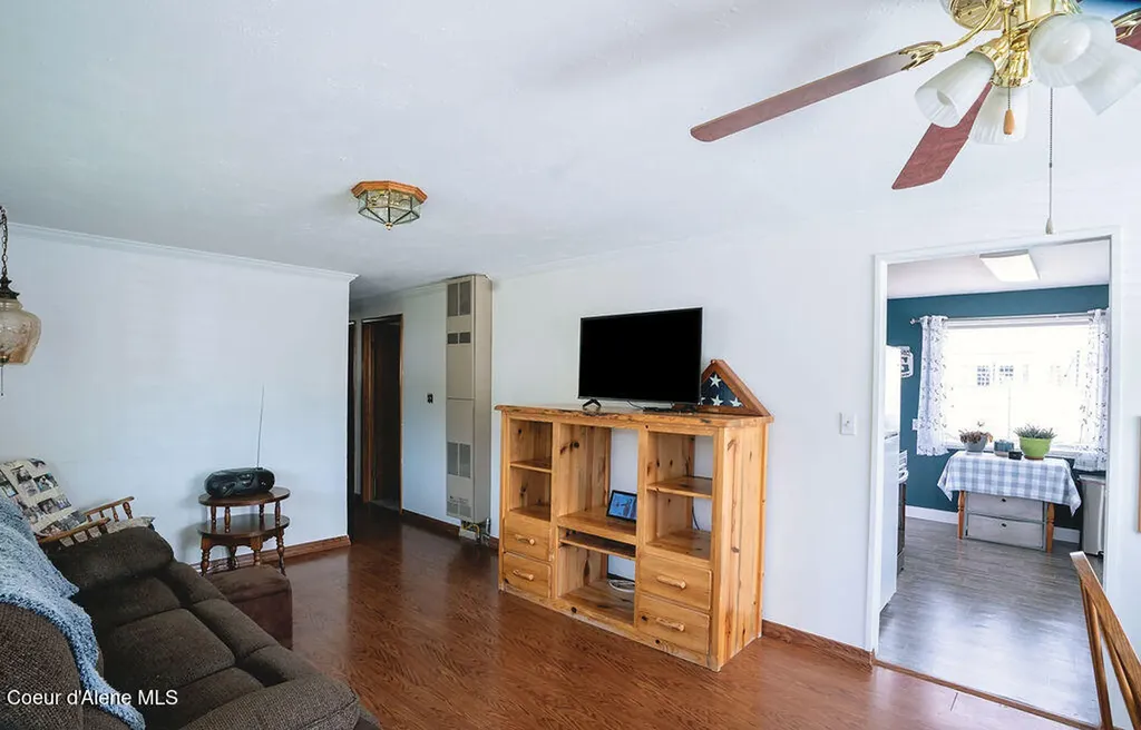 407 S 5th Street Pinehurst ID 83850