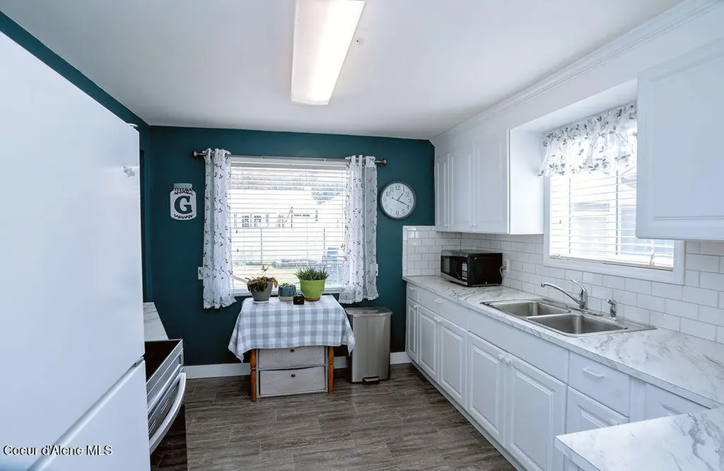407 S 5th Street Pinehurst ID 83850