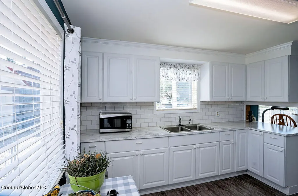 407 S 5th Street Pinehurst ID 83850