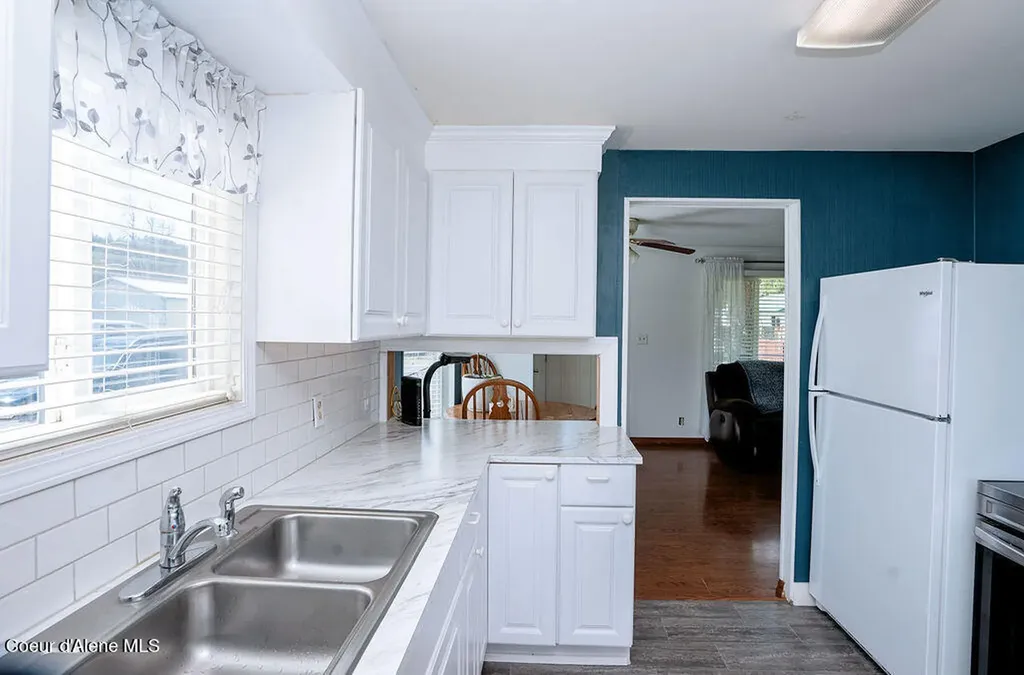 407 S 5th Street Pinehurst ID 83850