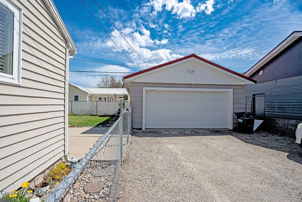 407 S 5th Street Pinehurst ID 83850