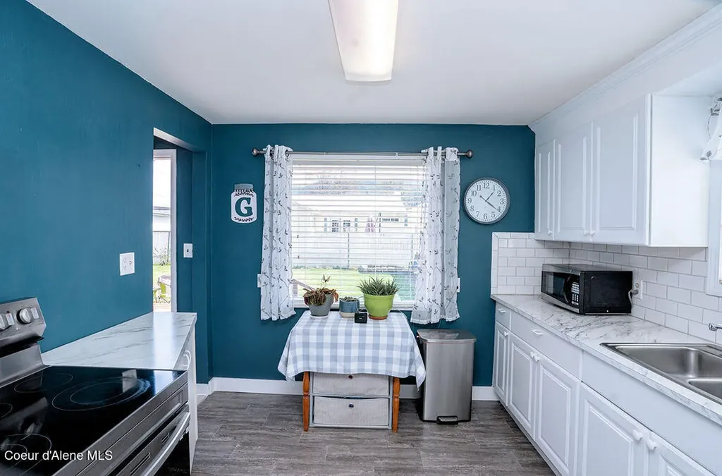 407 S 5th Street Pinehurst ID 83850