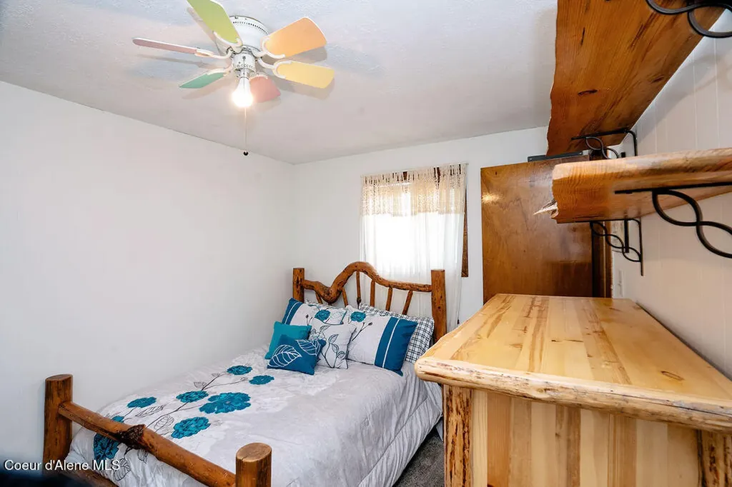 407 S 5th Street Pinehurst ID 83850
