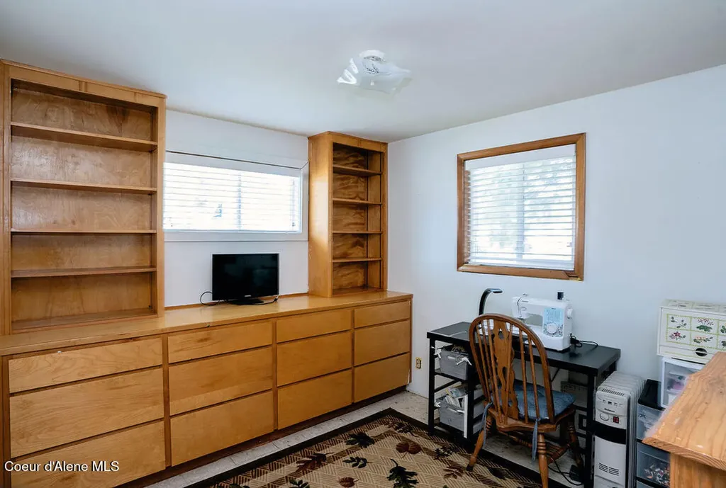 407 S 5th Street Pinehurst ID 83850