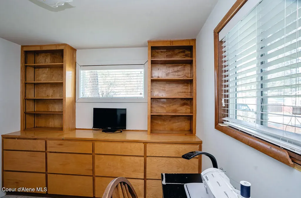 407 S 5th Street Pinehurst ID 83850