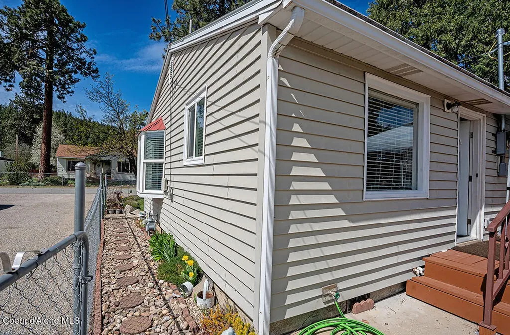 407 S 5th Street Pinehurst ID 83850