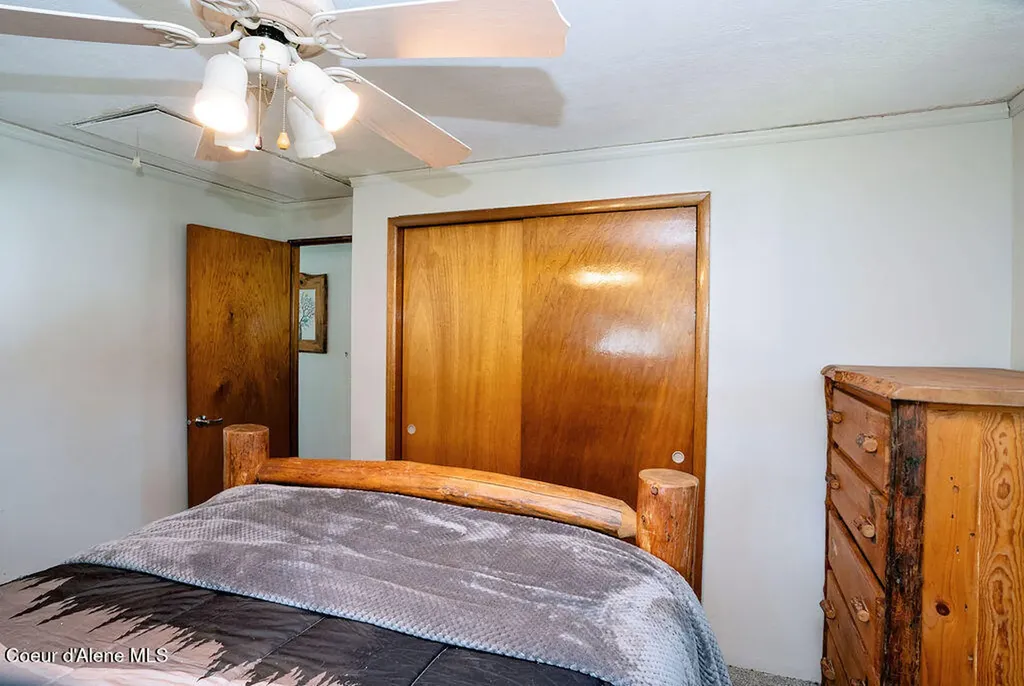 407 S 5th Street Pinehurst ID 83850