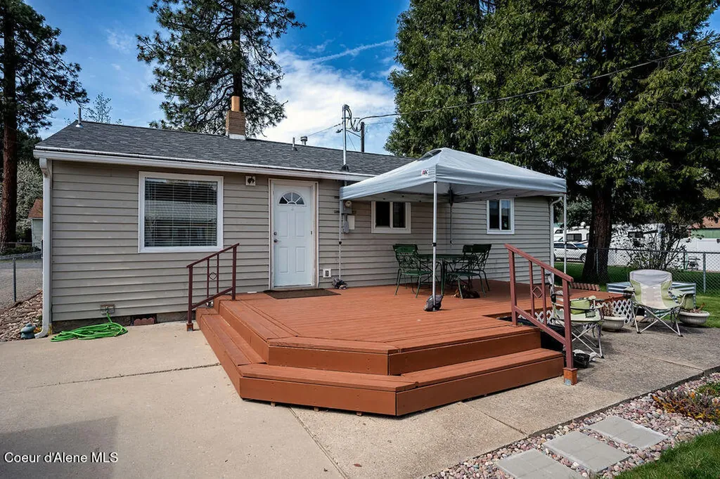 407 S 5th Street Pinehurst ID 83850