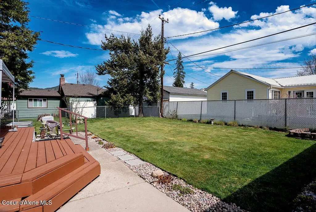 407 S 5th Street Pinehurst ID 83850