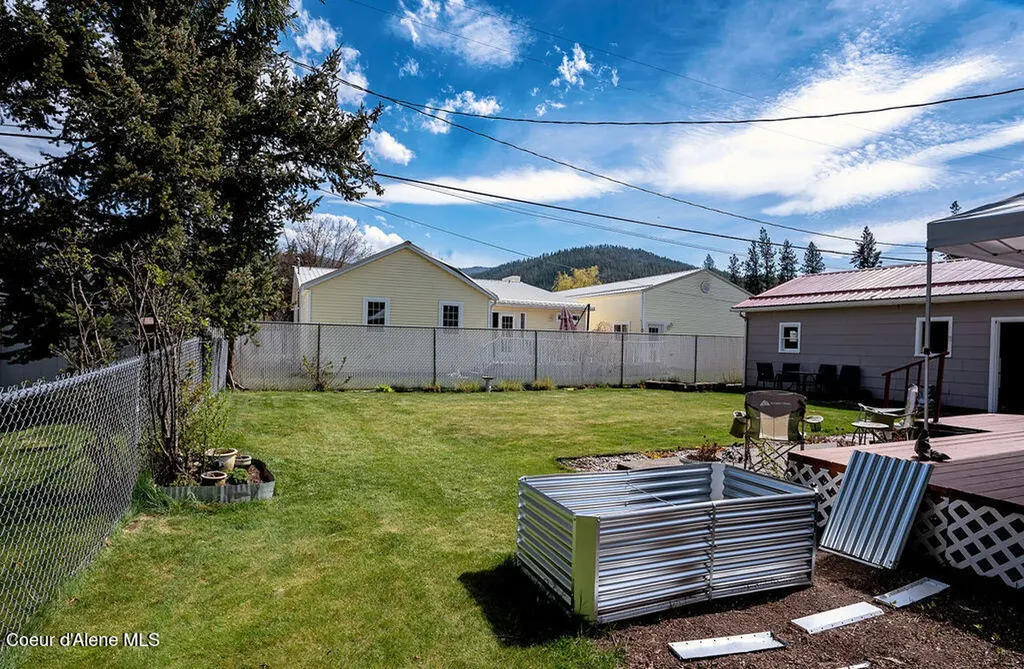 407 S 5th Street Pinehurst ID 83850