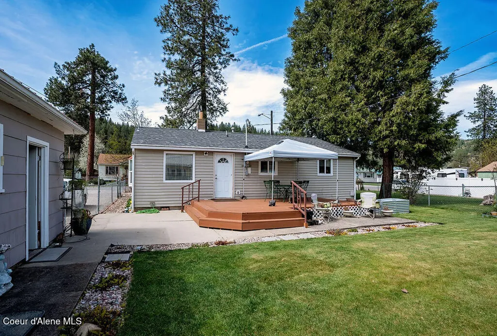 407 S 5th Street Pinehurst ID 83850