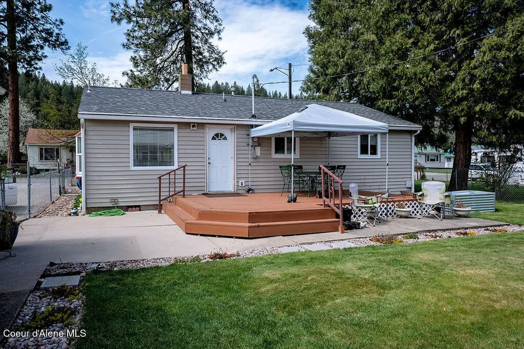 407 S 5th Street Pinehurst ID 83850