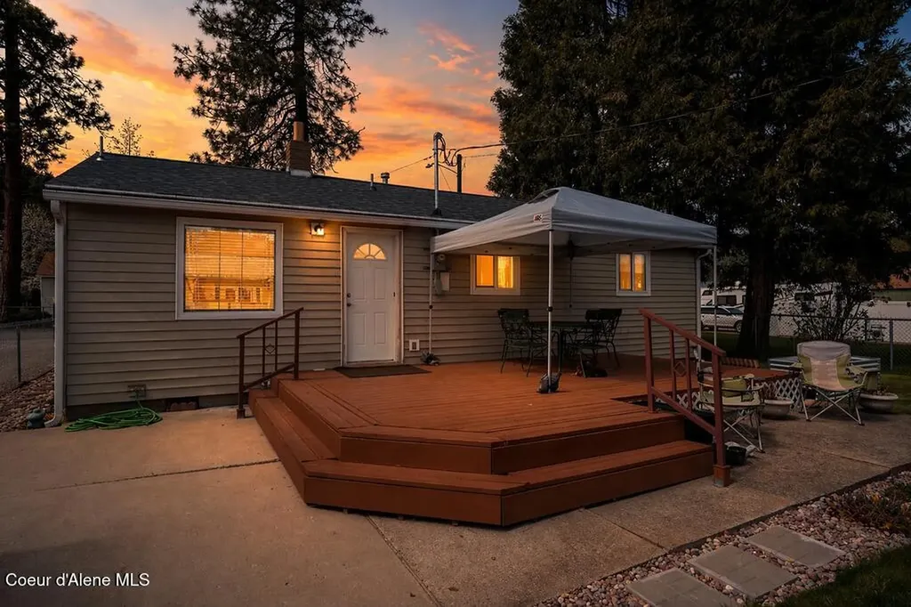 407 S 5th Street Pinehurst ID 83850