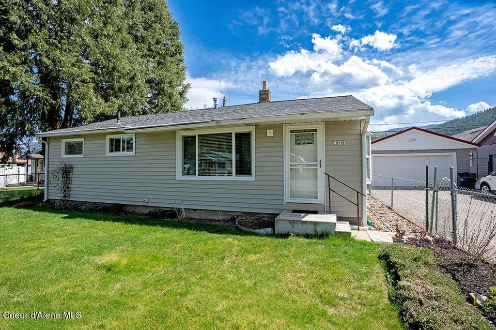 407 S 5th Street Pinehurst ID 83850