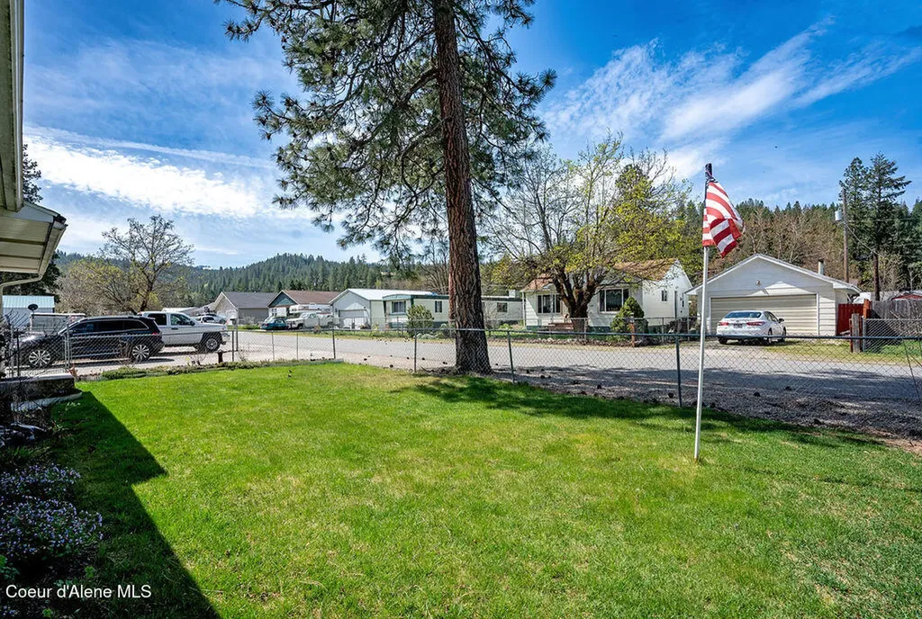 407 S 5th Street Pinehurst ID 83850
