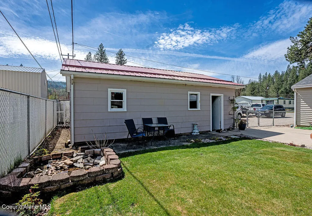 407 S 5th Street Pinehurst ID 83850