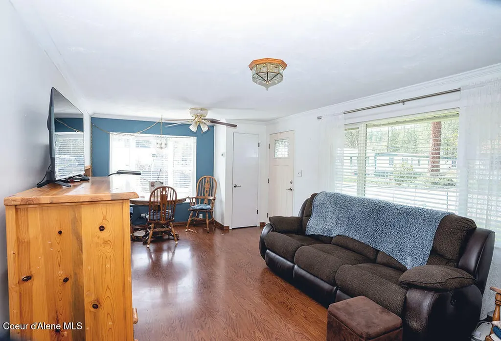 407 S 5th Street Pinehurst ID 83850