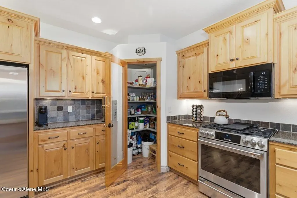 12377 N Bradbury Drive Hayden ID 83835