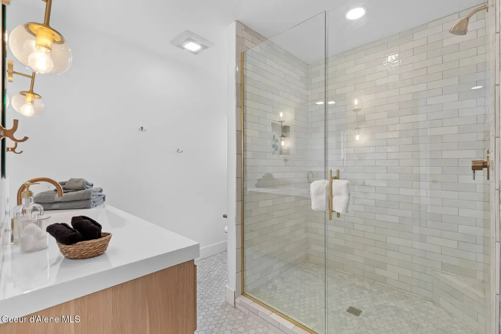 5368 E Dodd Road Hayden ID 83835