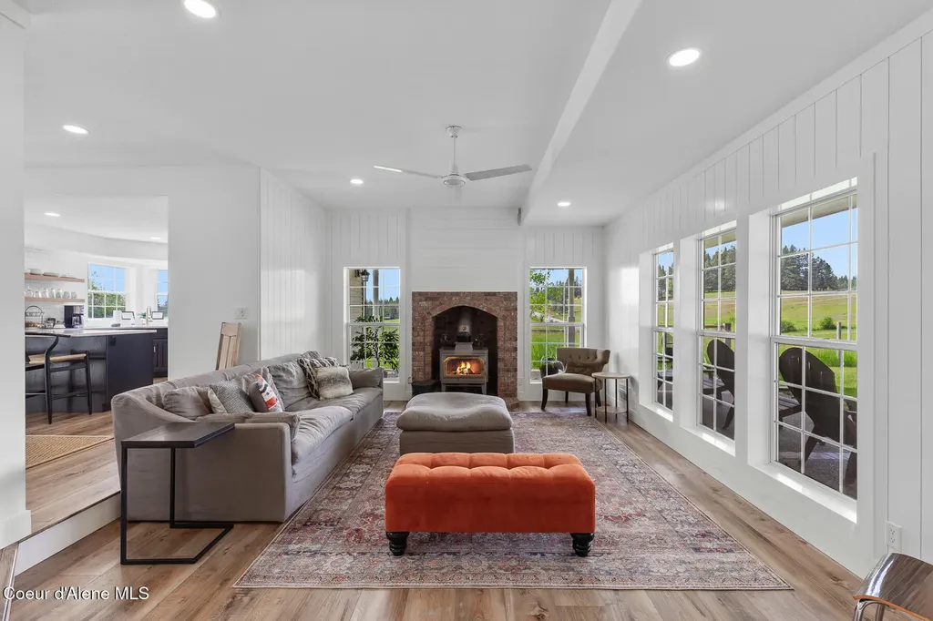 5368 E Dodd Road Hayden ID 83835