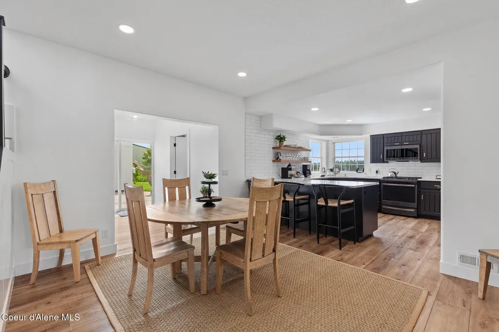 5368 E Dodd Road Hayden ID 83835