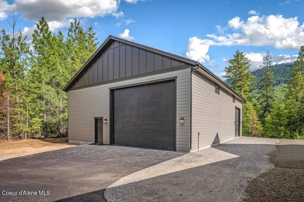 25787 N Dickens Road Athol ID 83801