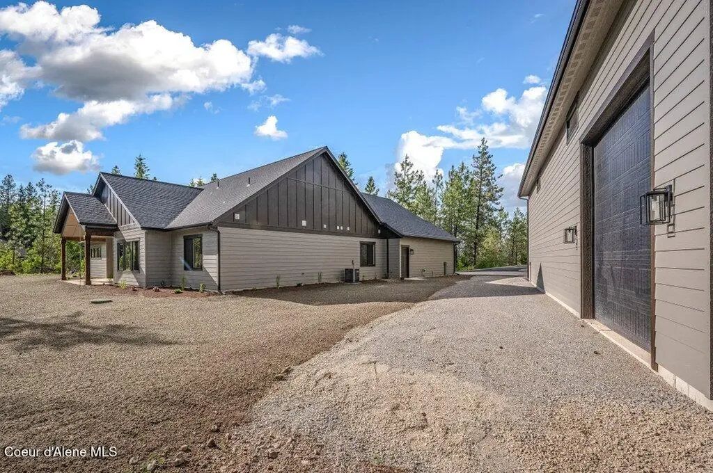 25787 N Dickens Road Athol ID 83801