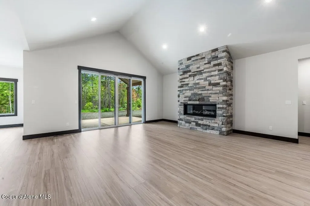 25787 N Dickens Road Athol ID 83801