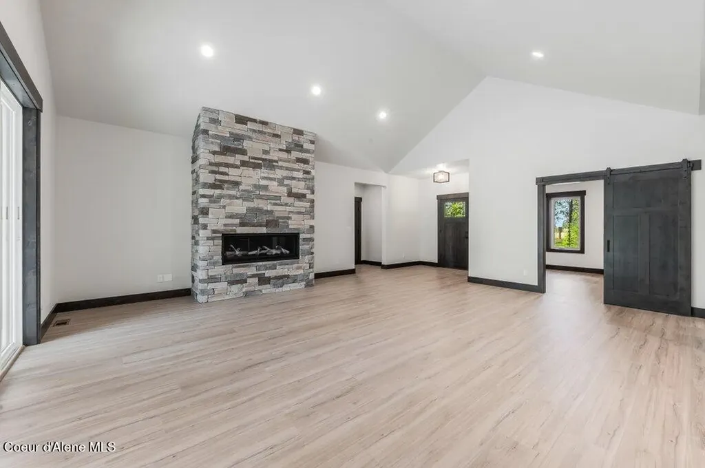 25787 N Dickens Road Athol ID 83801