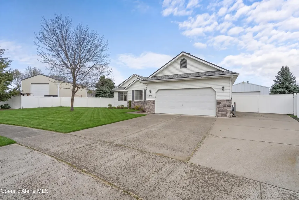 8270 N Ainsworth Drive Hayden ID 83835