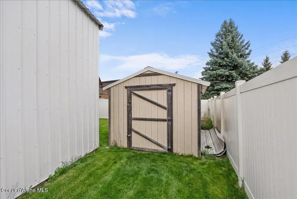 8270 N Ainsworth Drive Hayden ID 83835