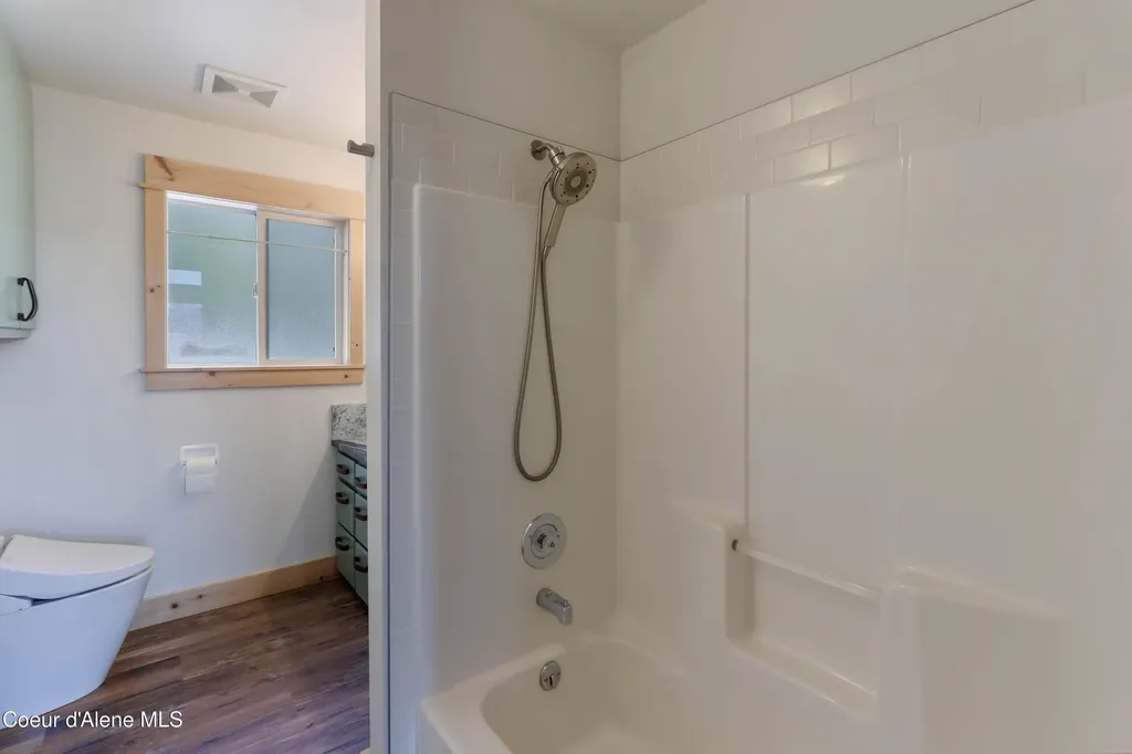 6101 Bottle Bay Road Sagle ID 83860