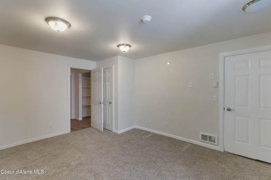 6101 Bottle Bay Road Sagle ID 83860