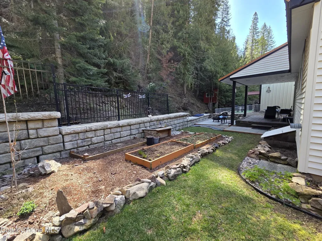 446 2nd Street Mullan ID 83846