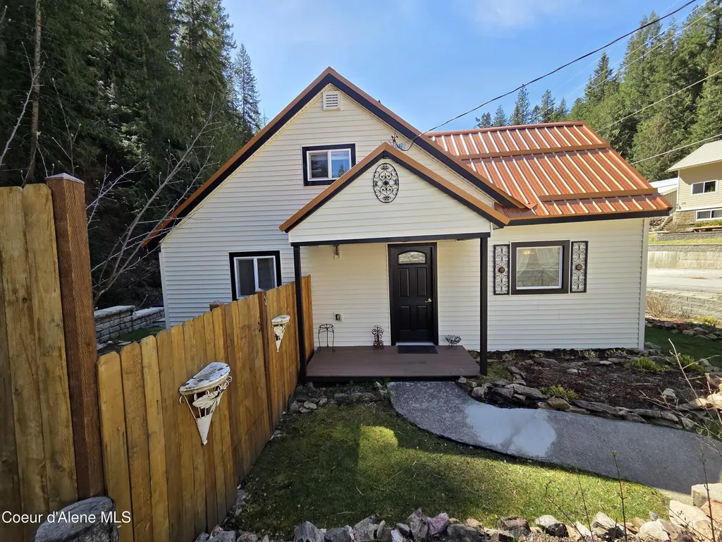 446 2nd Street Mullan ID 83846