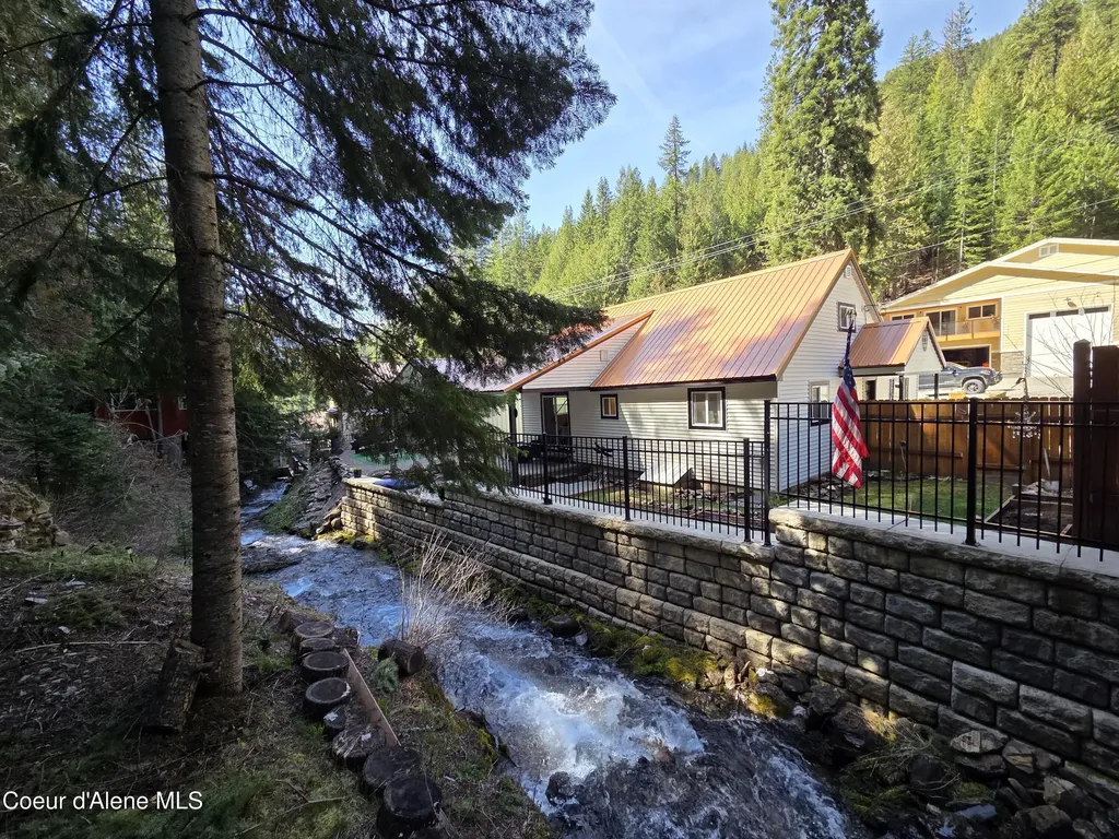 446 2nd Street Mullan ID 83846
